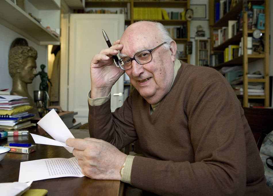 Andrea Camilleri - the author at the work desk