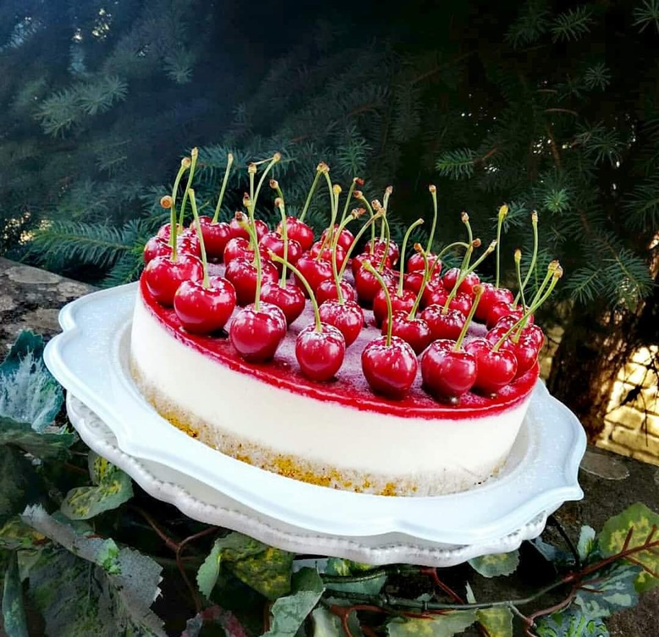 Gâteau au fromage à la gelée de cerises