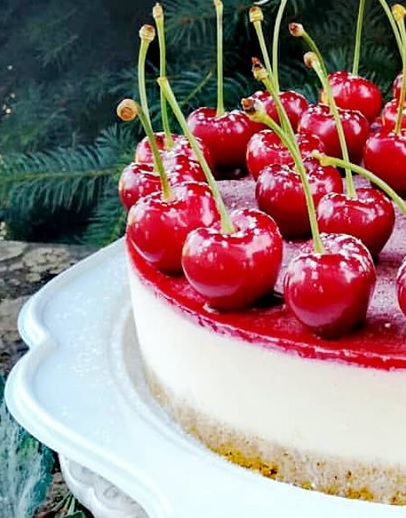 Cheesecake con gelee di ciliegie