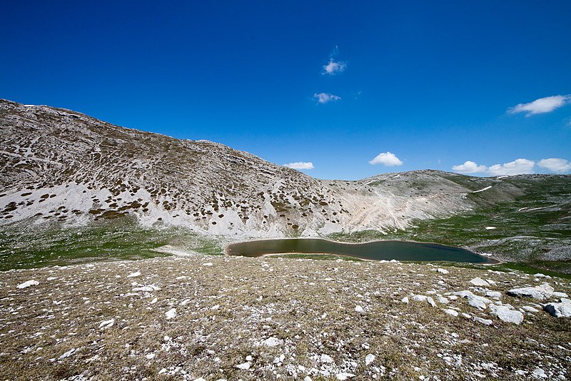 the brigands' path. Image of the lake of the Duchess, Abruzzo