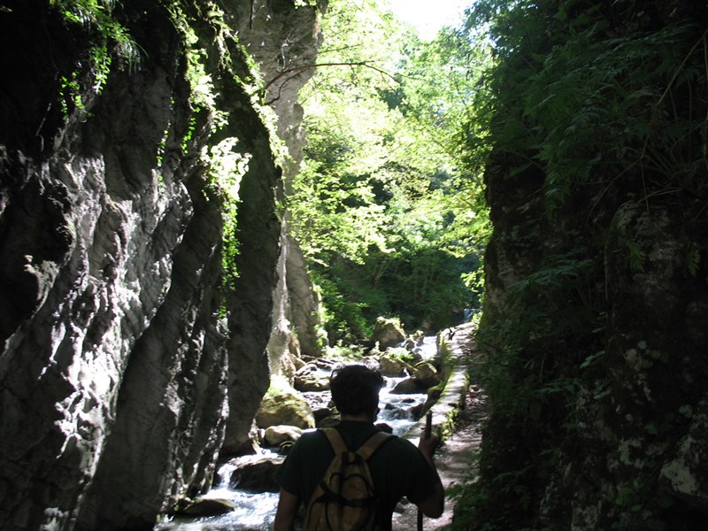 the path of the Infernaccio Gorges 