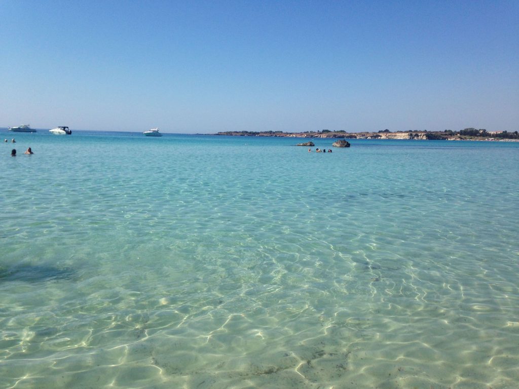 The crystal clear sea of ​​Fontane Bianche