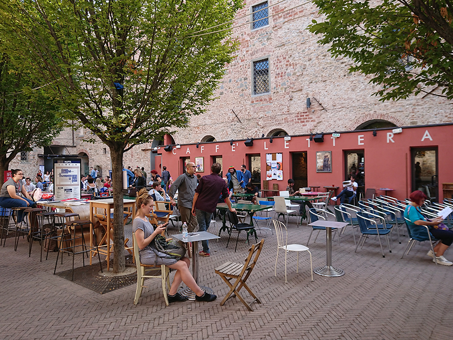 firenzerivista - exterior of the literary café