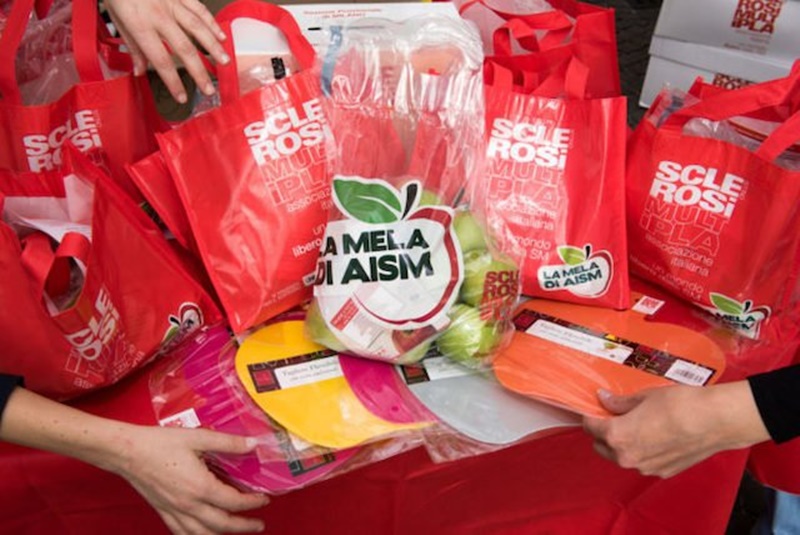 Bolsas AISM con manzanas