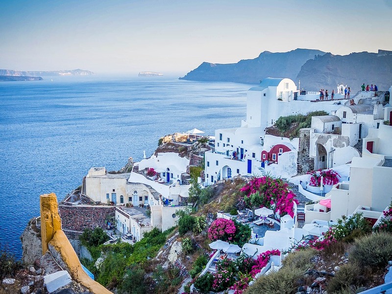 Un gros plan de Santorin en Grèce où l'on parle aussi le griko