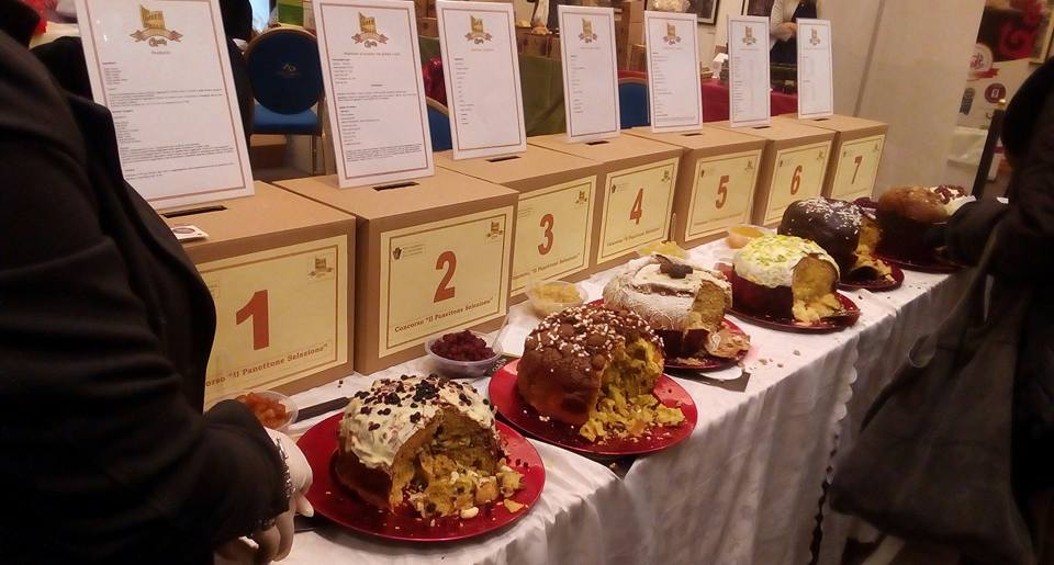 Panettone 展览会，提供可供品尝的甜点