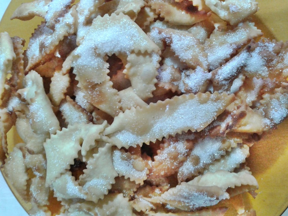 le chiacchiere di carnevale - le frappe appena preparate