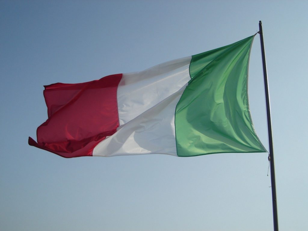 turandot - bandiera Italia controluce
