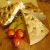 Levadura. Focaccia artesanal adornada con especias y tomates cherry