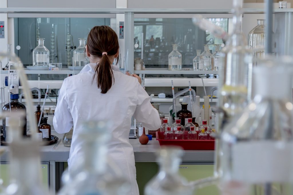 plasma - laboratory with female doctor from behind