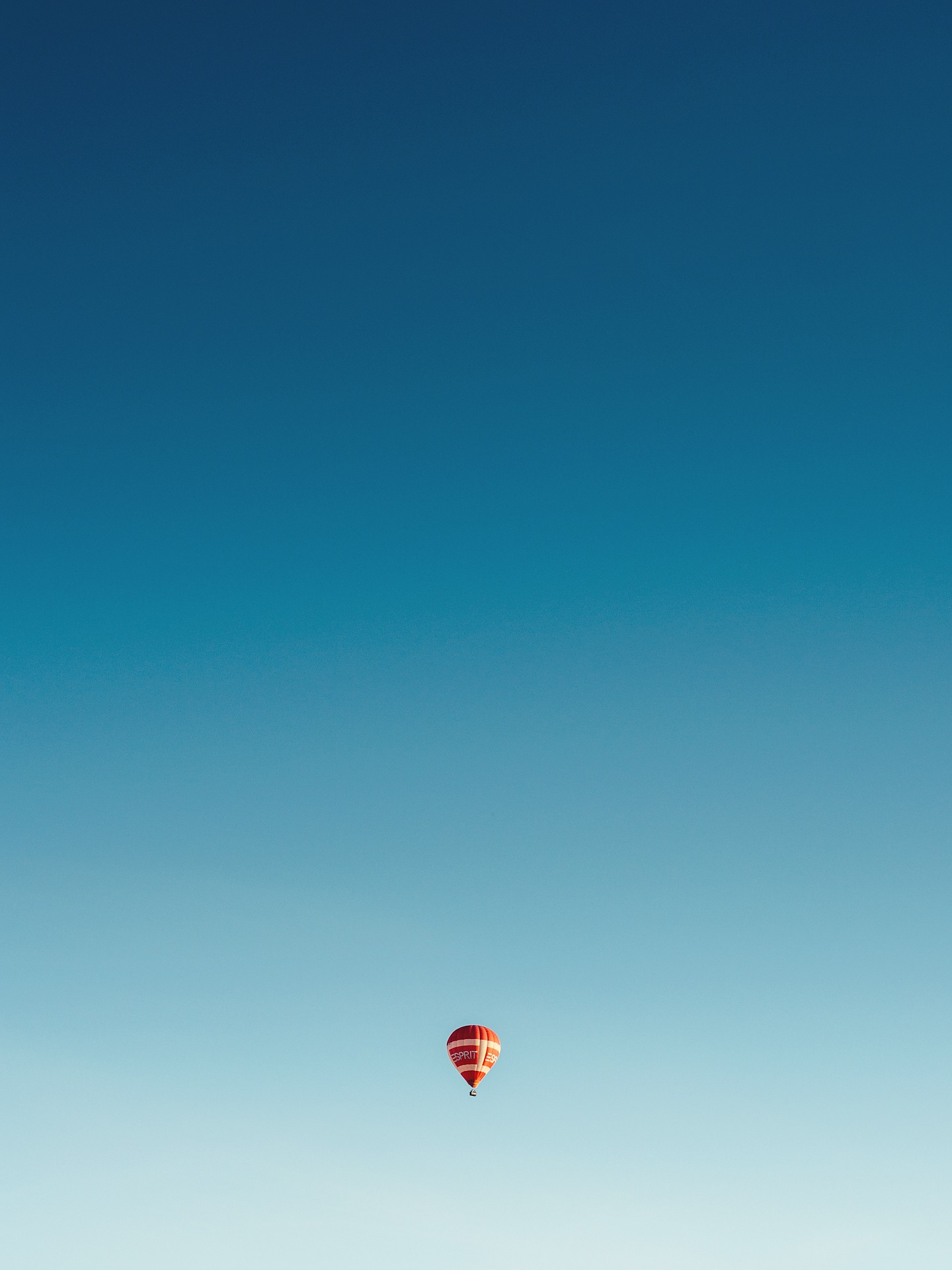 books - hot air balloon in the sky