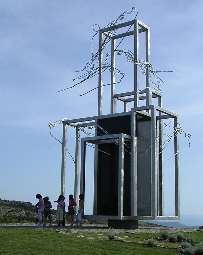 costruzione che rappresenta La cattura dell'ala del vento Parco Ulassai - construction representing The capture of the wind wing Ulassai Park