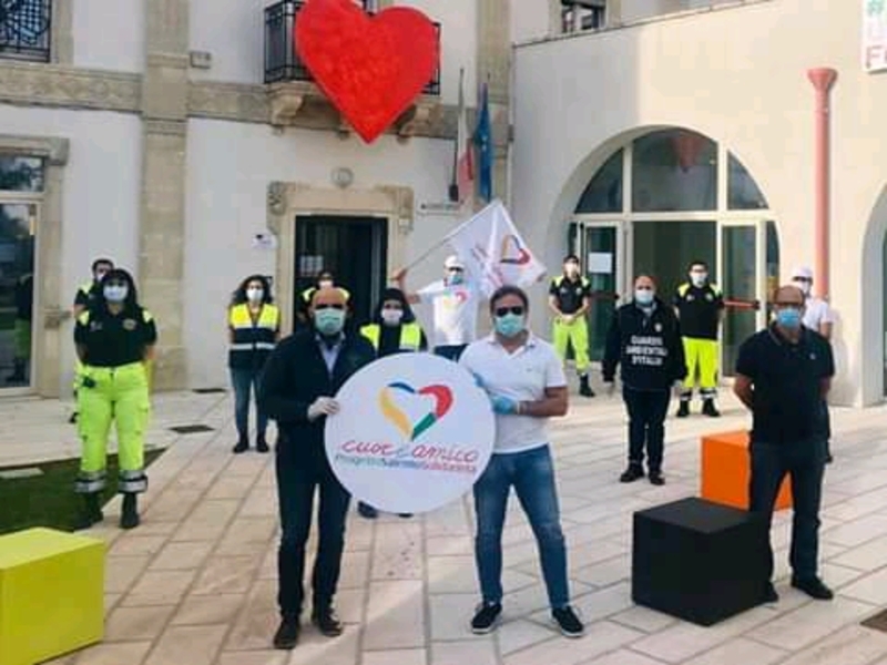 Coração - Paolo Pagliaro com a Proteção Civil e alguns voluntários