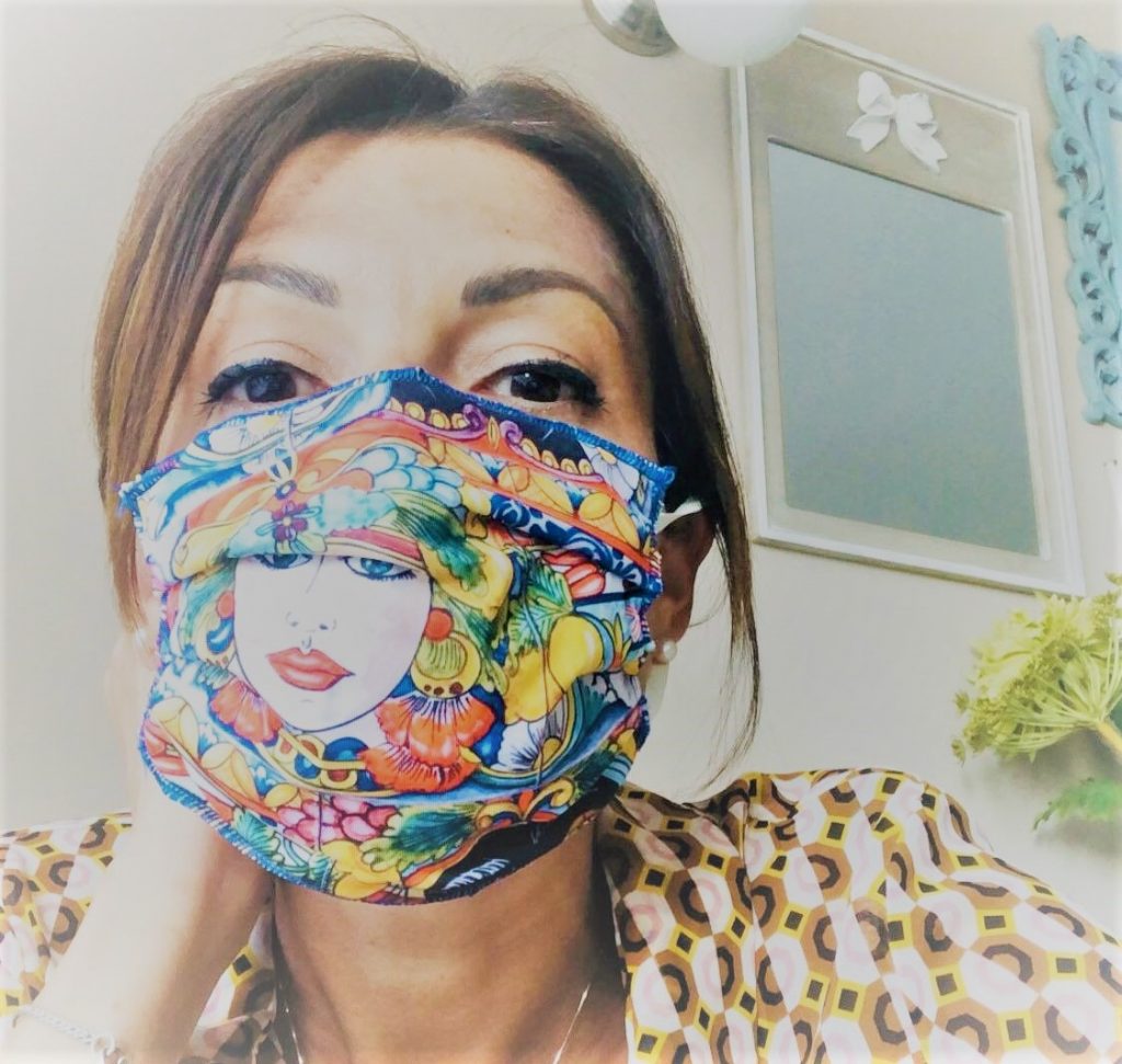Mascherine - una ragazza con mascherina colorata  - masks- a women with a coloured mask