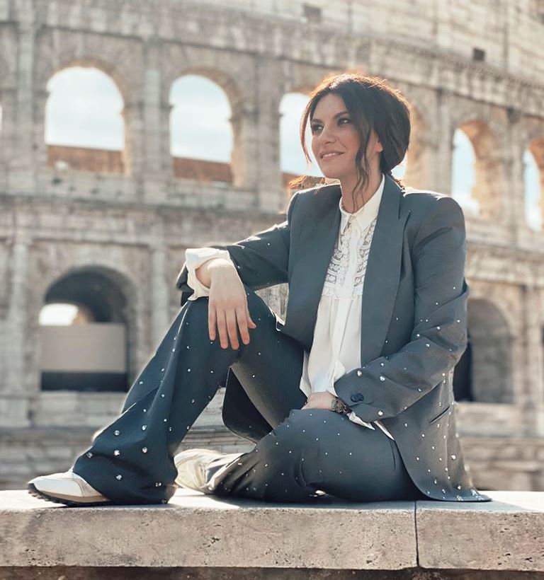 Laura Pausini in front of the Colosseum