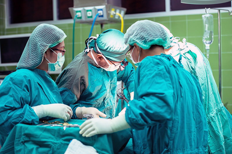 Francesco - chirurghi in sala operatoria 