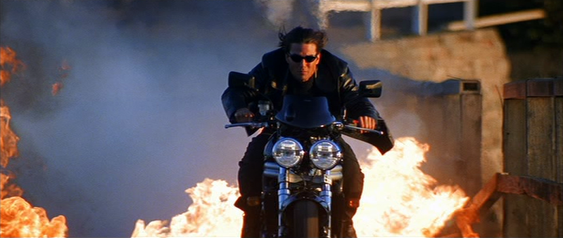 Tom Cruise dans une scène du film sur une moto