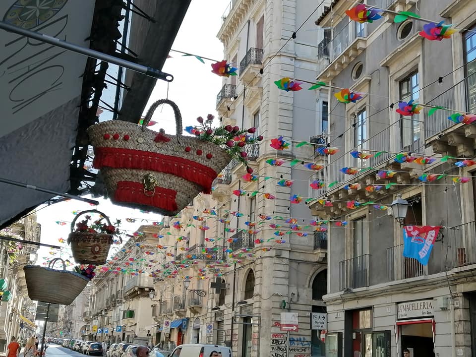 Le installazioni poste sulle viuzze della pescheria e quest'anno sul tratto iniziale di Via Garibaldi, quasi all'ingresso di Piazza Duomo. 