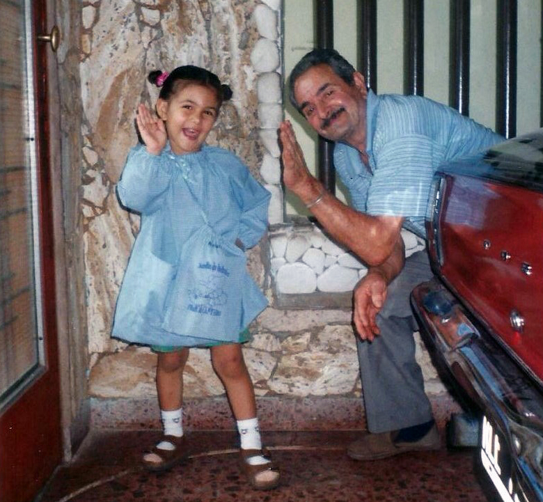 Confettis - Amira celeste Judge enfant avec son grand-père