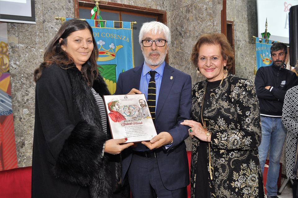 Gabriel Niccoli al Comune di Cosenza insieme a Jole Santelli e Maria Cristina Parise Martirano - Gabriel Niccoli at the Municipality of Cosenza together with Jole Santelli and Maria Cristina Parise Martirano