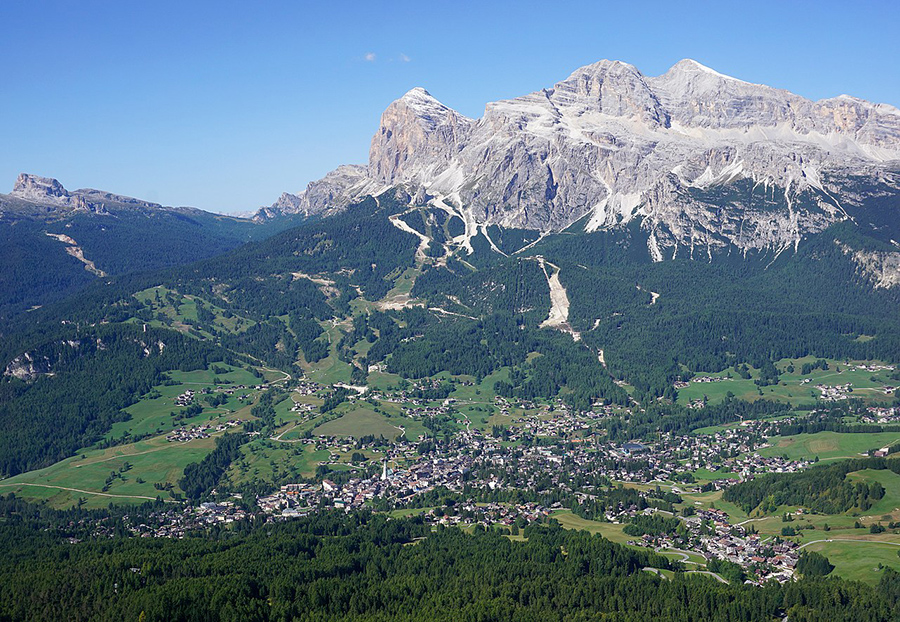 plastik - muntanji ta' Cortina d'Ampezzo