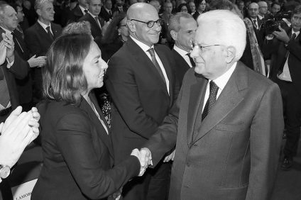 Confiscated properties - lamorgese and mattarella shaking hands