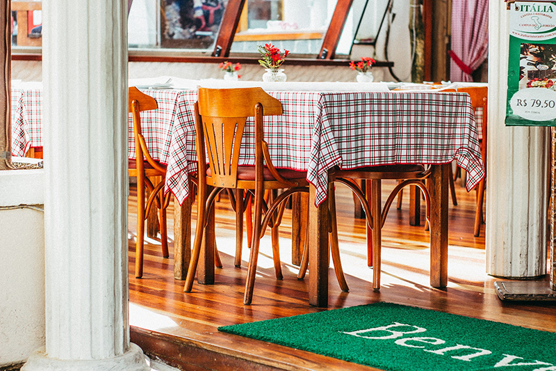 Essen - ein gedeckter Tisch - gedeckter Tisch