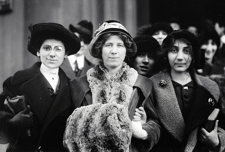 maratona - foto in bianco e nero delle suffragette
