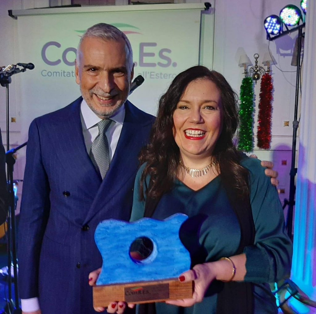 Elisabetta Bagli - Premio a la Italianidad de la Cultura 2019, con el Embajador Stefano Sannino el 12 de octubre de 2019