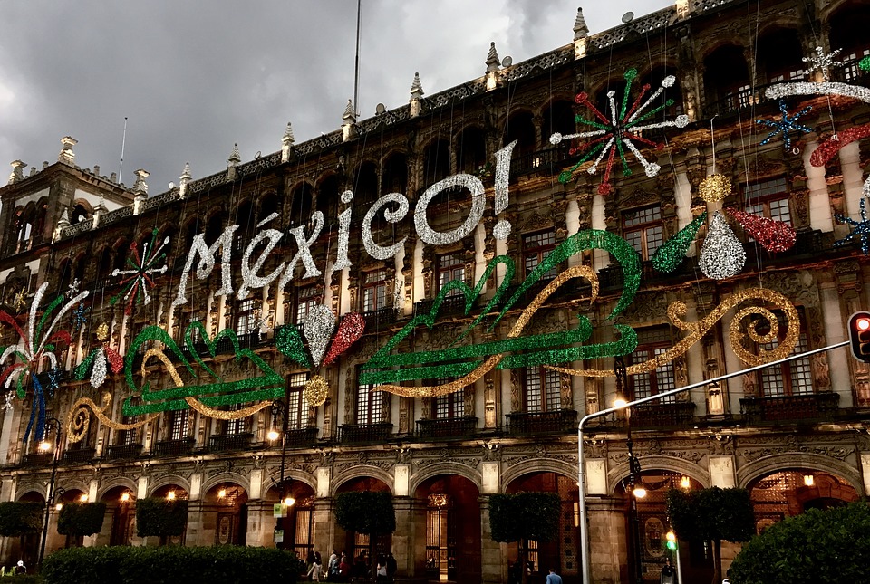 palácio com inscrição do México