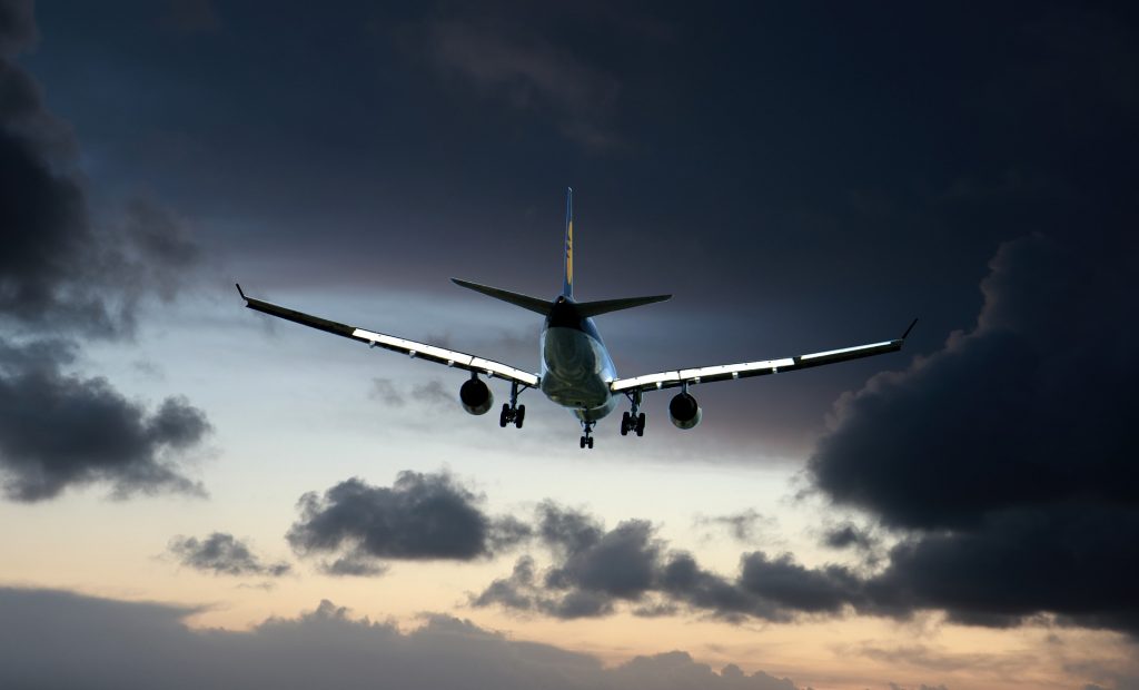  aereo in fase di atterraggio - plane landing