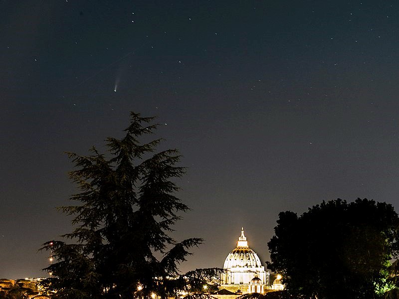 La cometa Neowise sui cieli di Roma