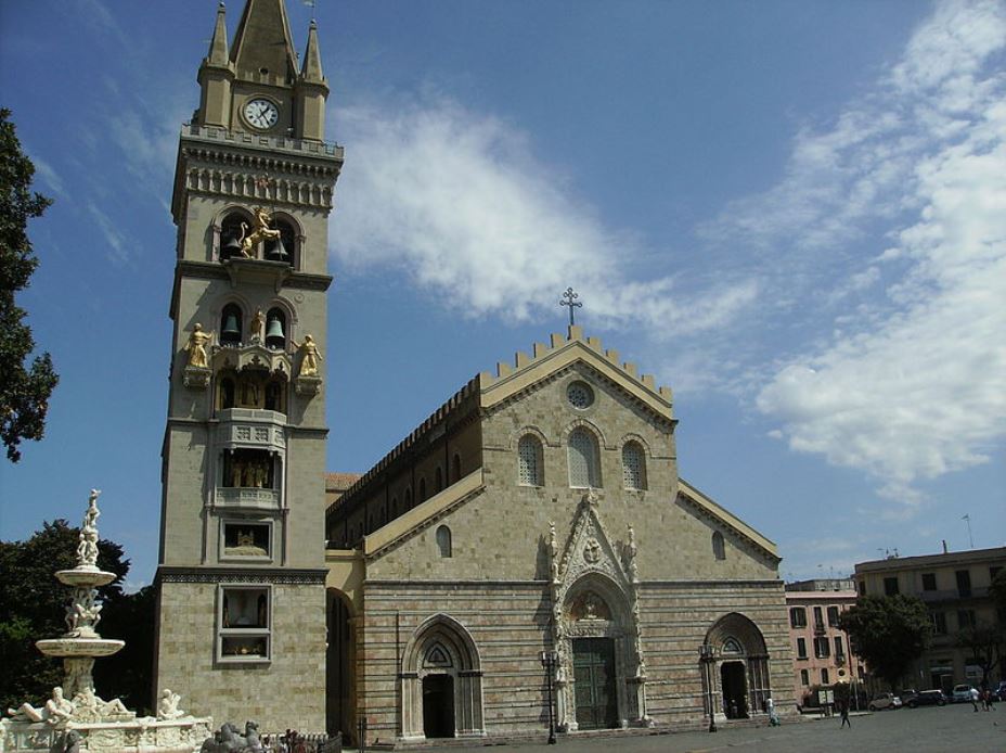 Il duomo di Messina prospetto esterno / The exterior of the cathedral of Messina
