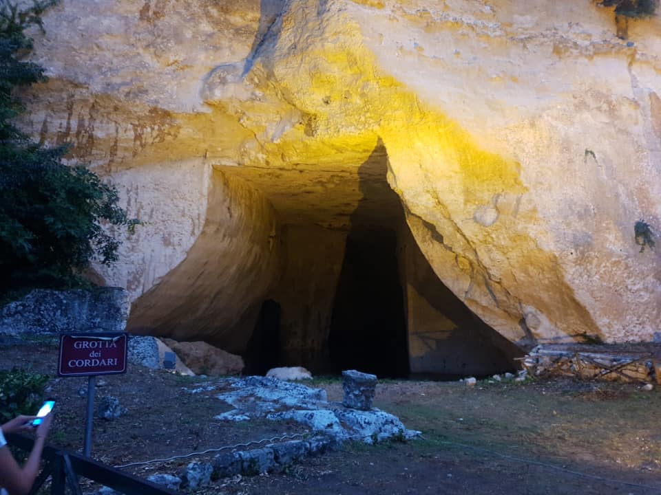 La grotta dei Cordari sito per le visite notturne