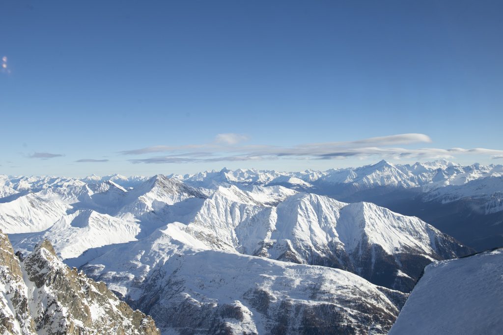 Mont Blanc - Blick auf schneebedeckte Gipfel