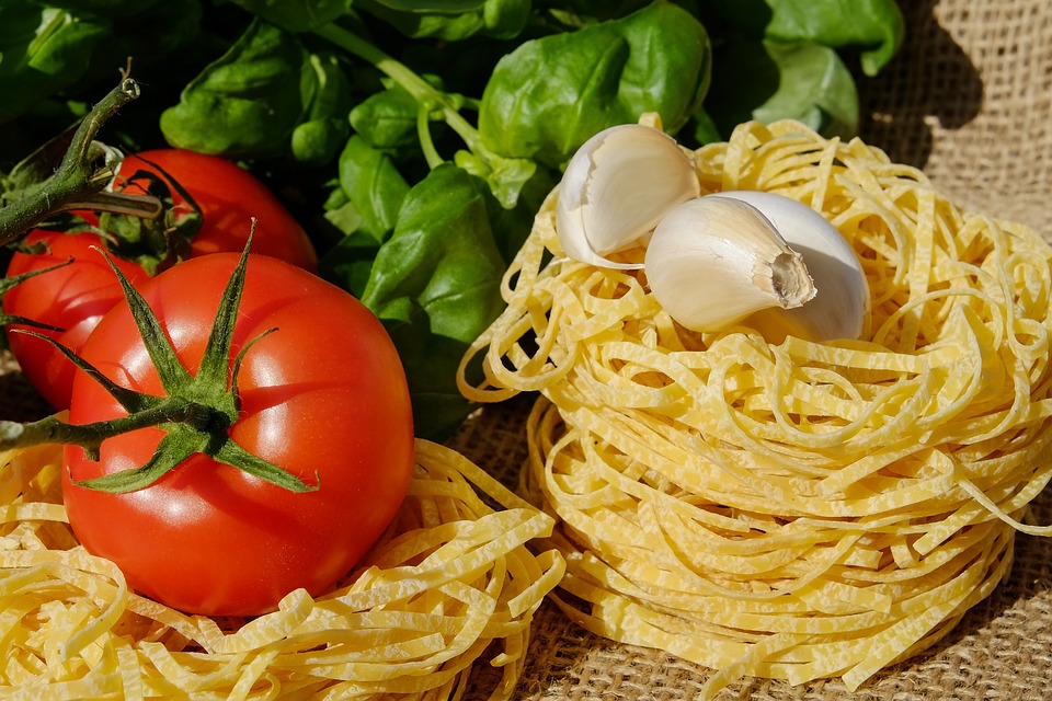 Un lagarto en un plato italiano falso