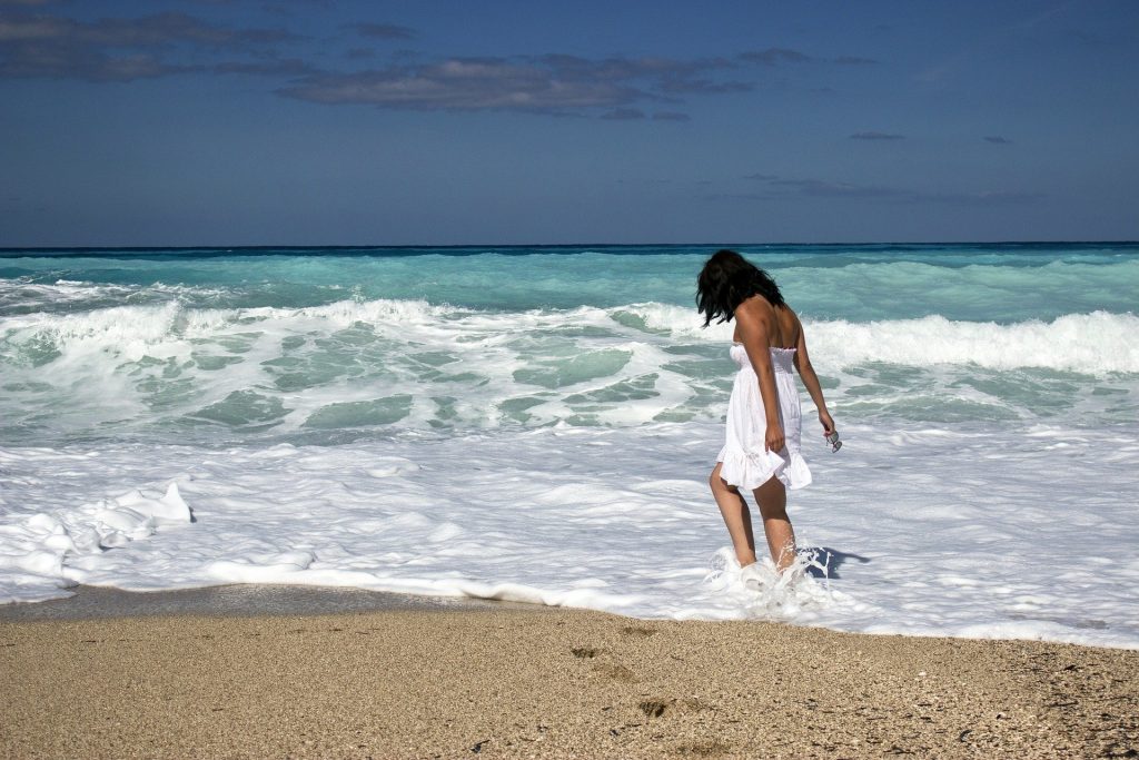 Travel, girl at the sea