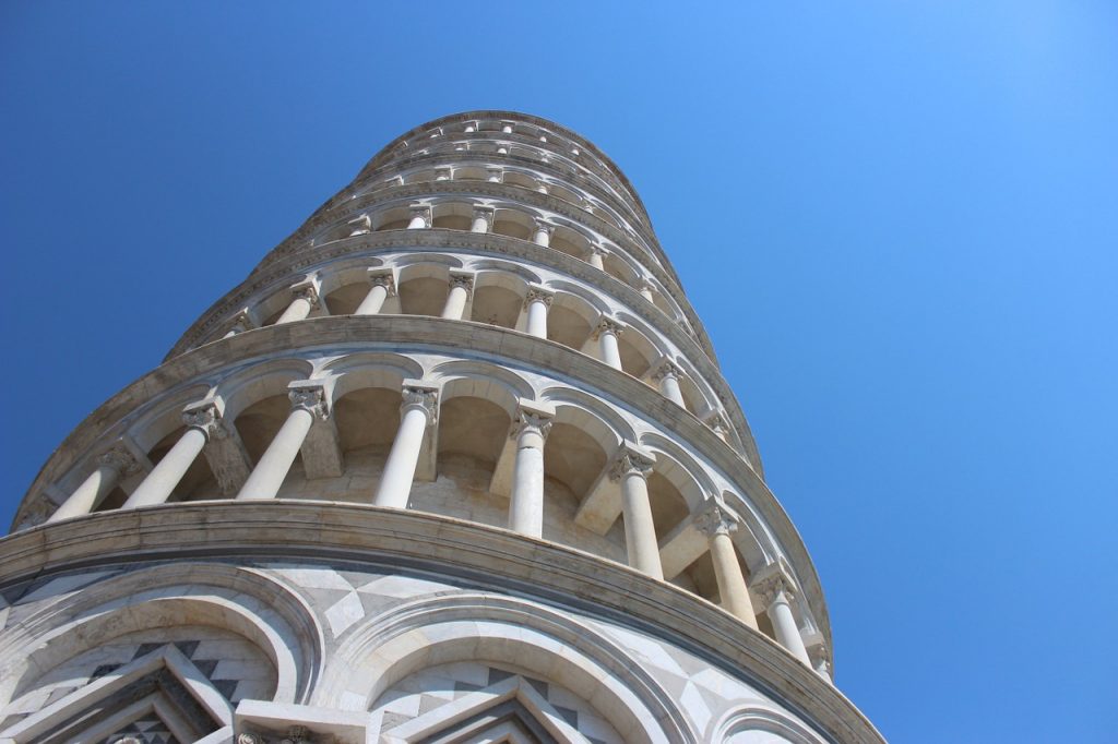 torre di Pisa vista dal basso  / Tower of Pisa seen from below