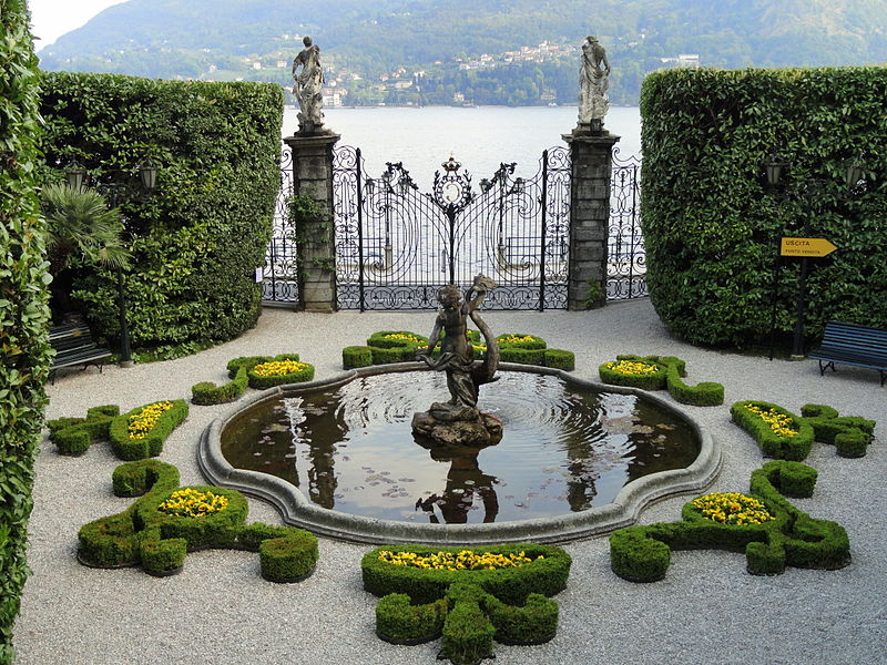 En el lago de Como hay muchas villas, incluida Villa Carlotta / En el lago de Como hay muchas villas, incluida Villa Carlotta