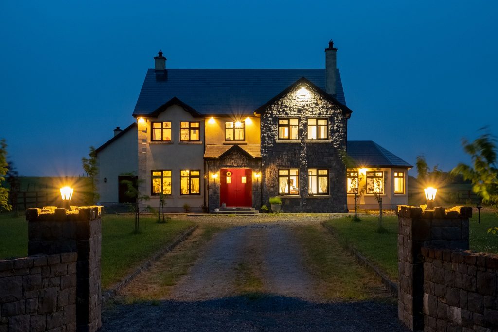 Attilio e Patrizia, il b&b Casagastone  illuminato / Attilio and Patrizia, the illuminated Casagastone b & b