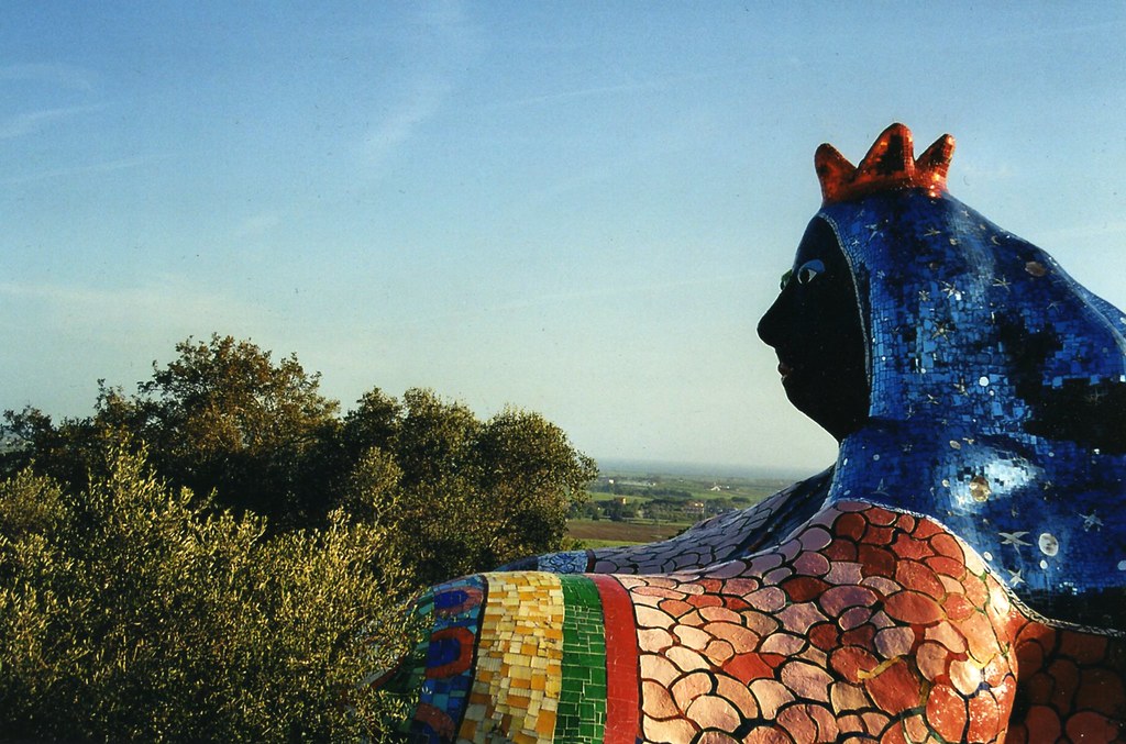 L'impératrice l'une des vingt-deux statues du Jardin des Tarots