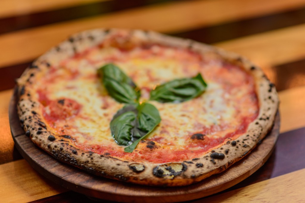 Pasquale Maione - pizza margherita con basilico