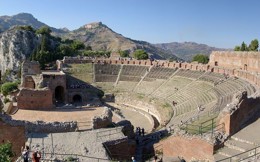 The evocative theater of Taormina for the Mythos Opera Festival