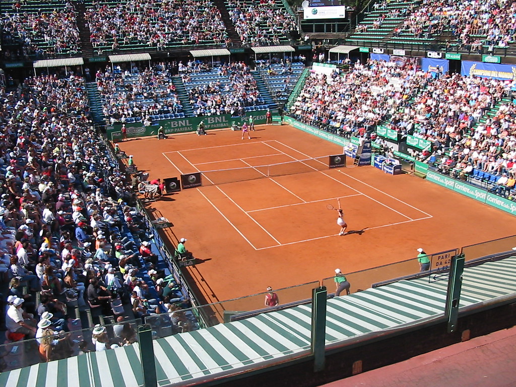 历届国际网球俱乐部的大量观众