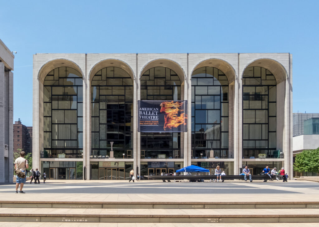 Il Metropolitan Opera - facciata