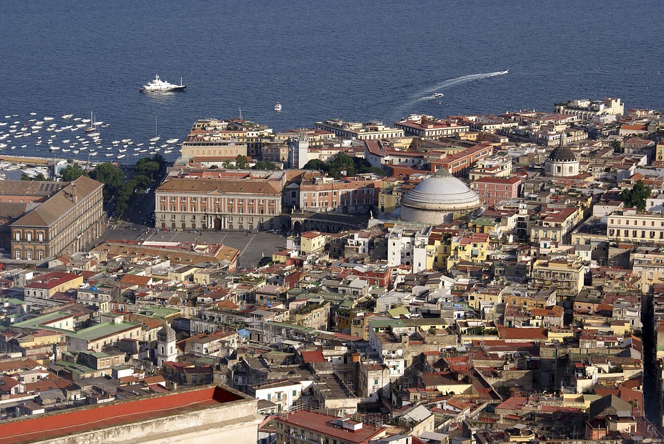 La canción italiana - vista de Nápoles desde arriba