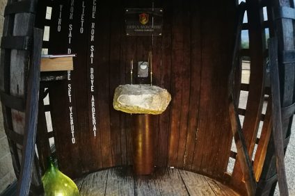intérieur de la fontaine à vin