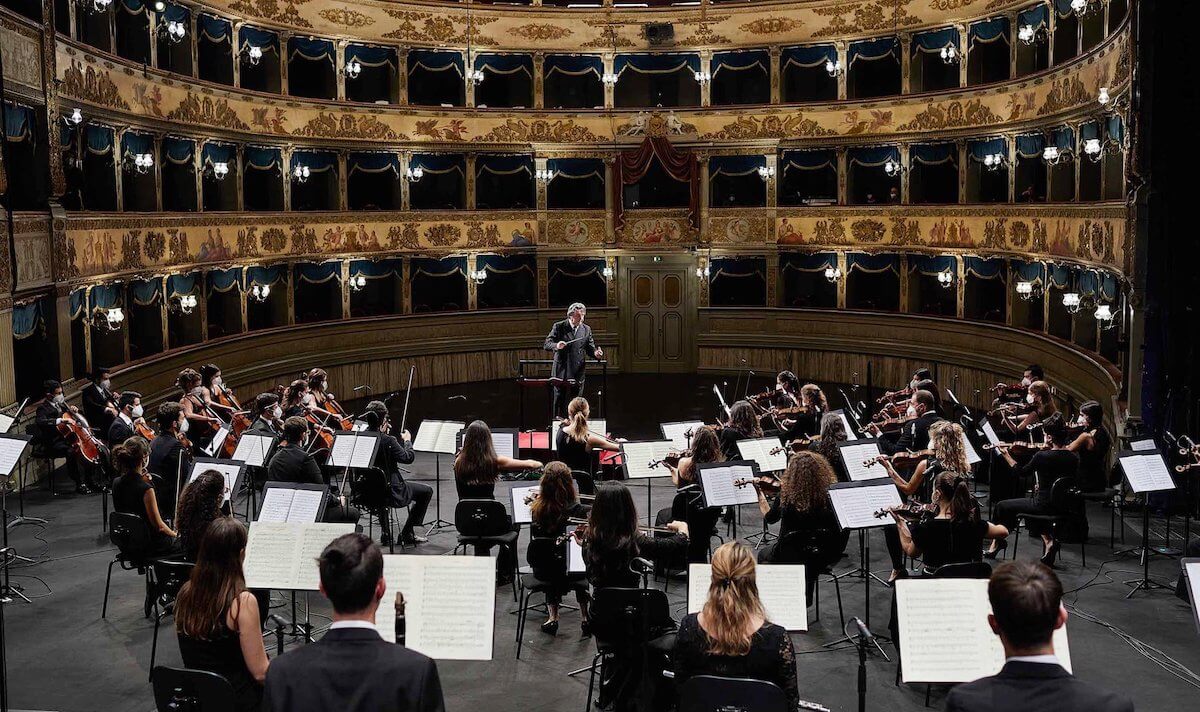 Riccardo Muti - Muti u l-orkestra Cherubini fit-teatru Alighieri f'Ravenna