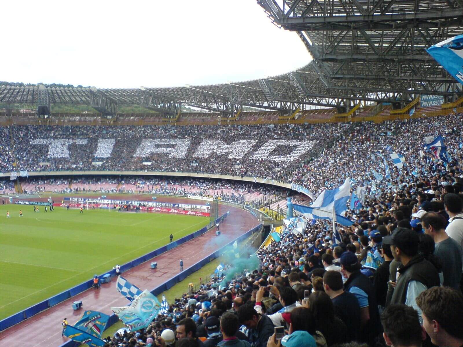 stadio San Paolo a Maradona - Curva San Paolo di Napoli con la scritta "Ti Amo"