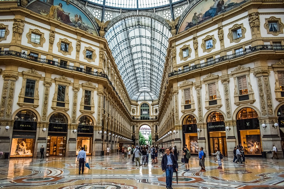 zona arancione - la galleria di Milano adiacente il Duomo